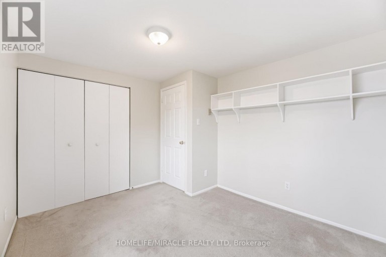 413 TERRY DRIVE, Newmarket (Central Newmarket), Ontario, L3Y5E6