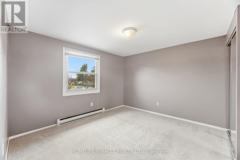 413 TERRY DRIVE, Newmarket (Central Newmarket), Ontario, L3Y5E6