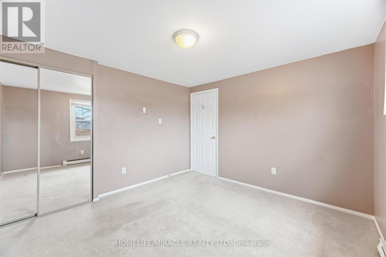 413 TERRY DRIVE, Newmarket (Central Newmarket), Ontario, L3Y5E6