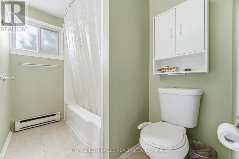 413 TERRY DRIVE, Newmarket (Central Newmarket), Ontario, L3Y5E6