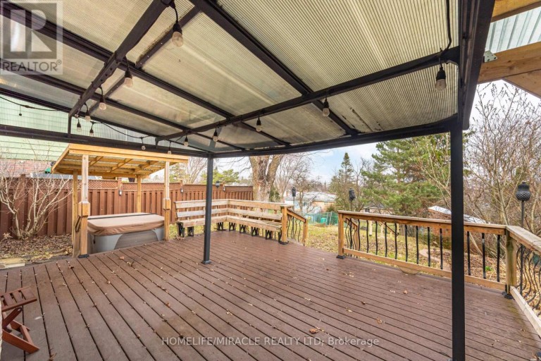413 TERRY DRIVE, Newmarket (Central Newmarket), Ontario, L3Y5E6