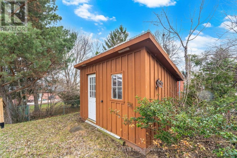 413 TERRY DRIVE, Newmarket (Central Newmarket), Ontario, L3Y5E6