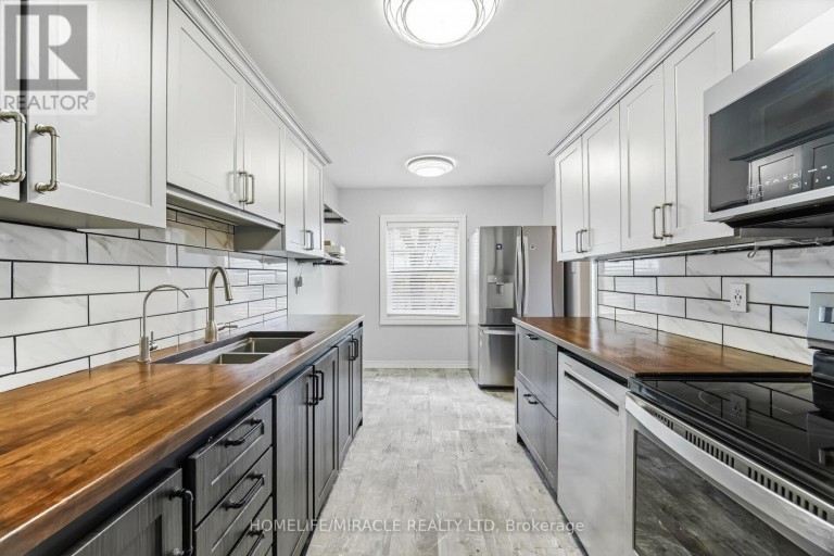 413 TERRY DRIVE, Newmarket (Central Newmarket), Ontario, L3Y5E6