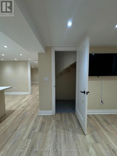 LOWER - 746 LESLIE VALLEY DRIVE, Newmarket (Huron Heights-Leslie Valley), Ontario, L3Y7J3