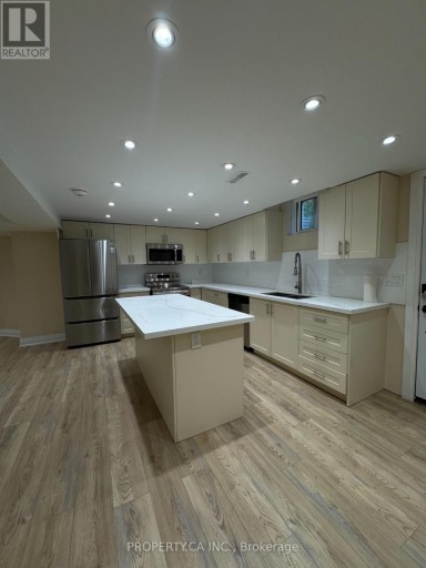 LOWER - 746 LESLIE VALLEY DRIVE, Newmarket (Huron Heights-Leslie Valley), Ontario, L3Y7J3