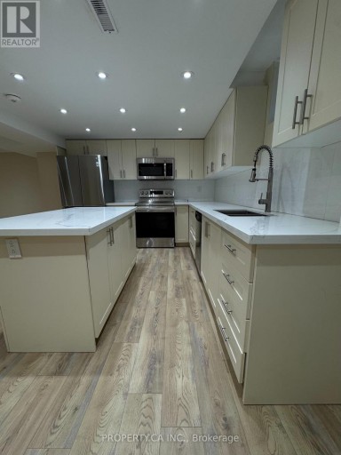 LOWER - 746 LESLIE VALLEY DRIVE, Newmarket (Huron Heights-Leslie Valley), Ontario, L3Y7J3