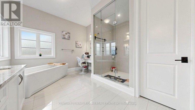 3 SIR HENRY COURT, King (King City), Ontario, L7B0P5
