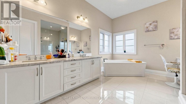 3 SIR HENRY COURT, King (King City), Ontario, L7B0P5