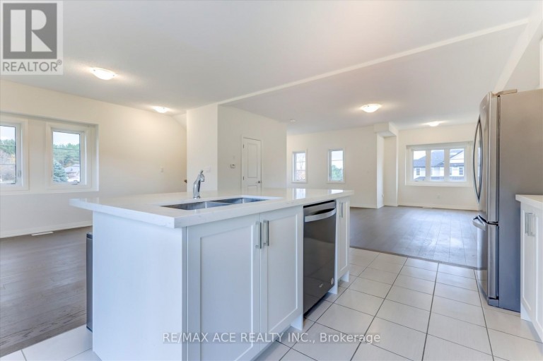 2 LAHEY CRESCENT, Penetanguishene, Ontario, L9M0W1