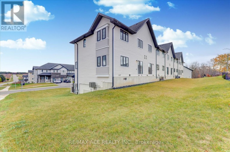 2 LAHEY CRESCENT, Penetanguishene, Ontario, L9M0W1