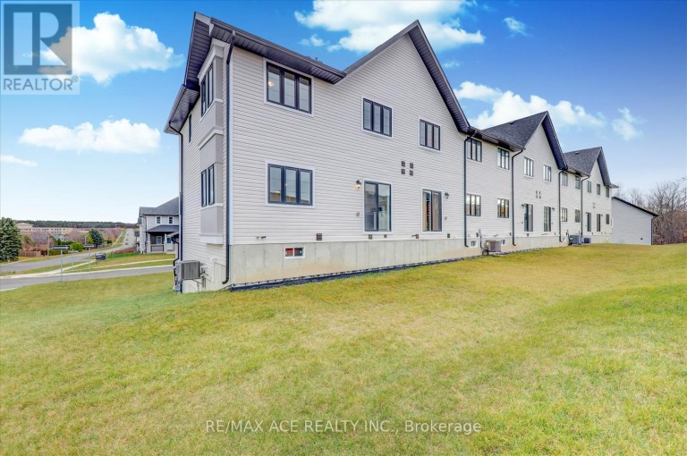 2 LAHEY CRESCENT, Penetanguishene, Ontario, L9M0W1