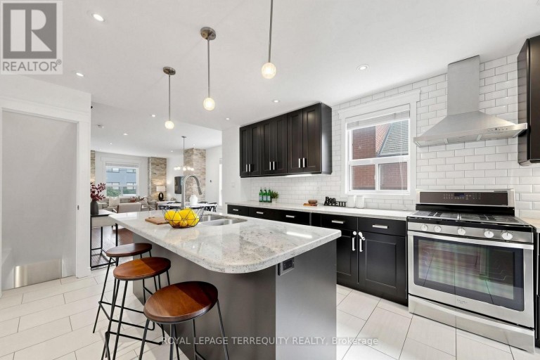 UPPER - 150 OSLER STREET, Toronto (Weston-Pellam Park), Ontario, M6N2Y8