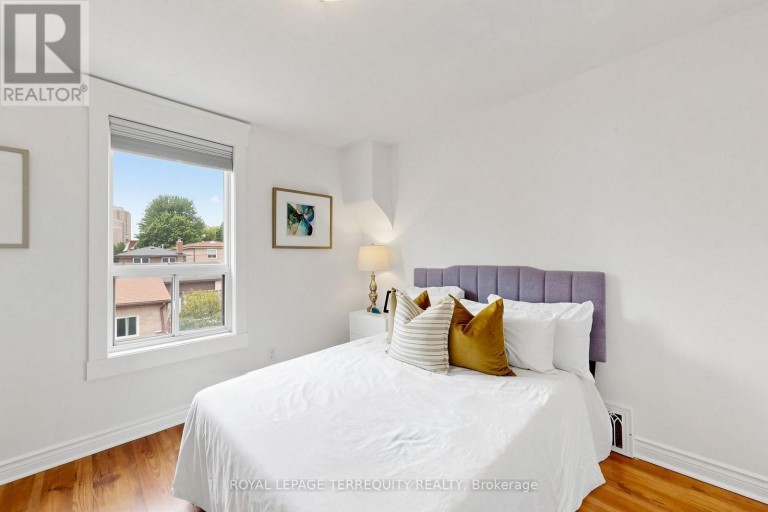 UPPER - 150 OSLER STREET, Toronto (Weston-Pellam Park), Ontario, M6N2Y8