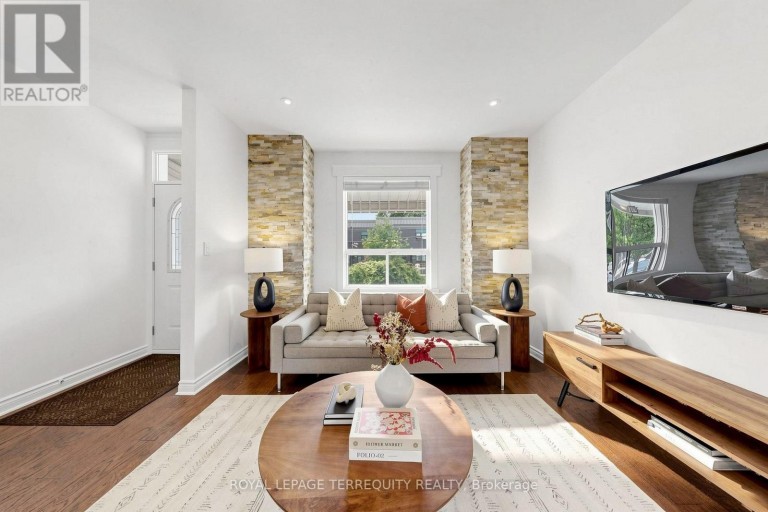 UPPER - 150 OSLER STREET, Toronto (Weston-Pellam Park), Ontario, M6N2Y8