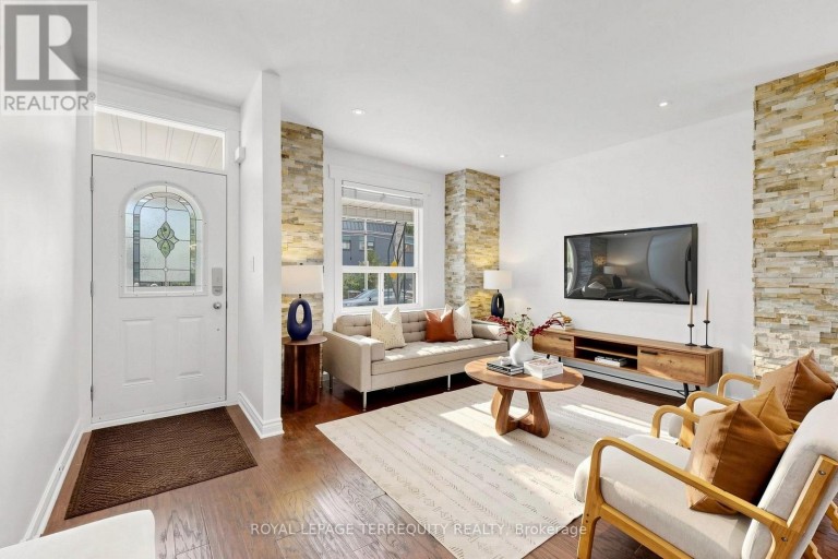 UPPER - 150 OSLER STREET, Toronto (Weston-Pellam Park), Ontario, M6N2Y8