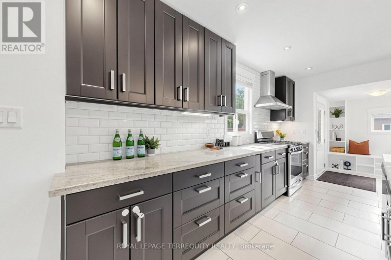 UPPER - 150 OSLER STREET, Toronto (Weston-Pellam Park), Ontario, M6N2Y8