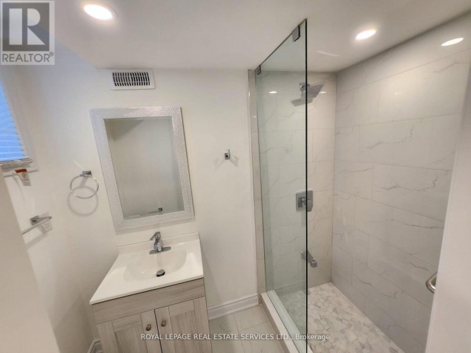 1447 SANTA ROSA COURT, Mississauga (East Credit), Ontario, L5V1H7