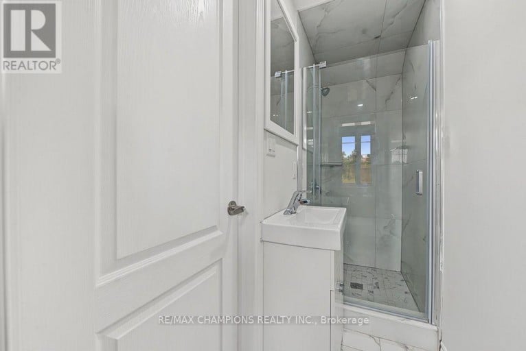 4 ARCOLA STREET, Brampton (Goreway Drive Corridor), Ontario, L6P4N6