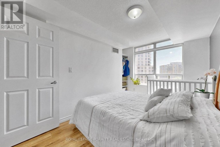927 - 3888 DUKE OF YORK BOULEVARD, Mississauga (City Centre), Ontario, L5A4P5