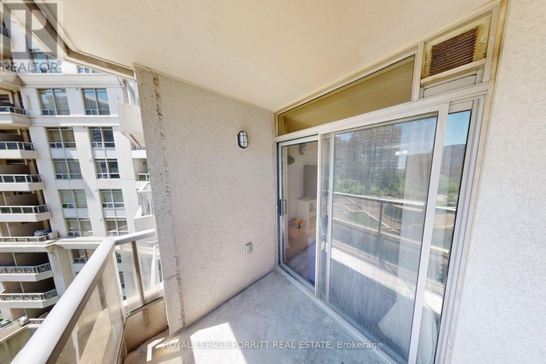 927 - 3888 DUKE OF YORK BOULEVARD, Mississauga (City Centre), Ontario, L5A4P5