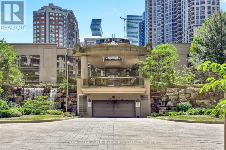 927 - 3888 DUKE OF YORK BOULEVARD, Mississauga (City Centre), Ontario, L5A4P5