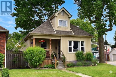 56 BARONS AVENUE N Hamilton (Homeside) Ontario photo 1