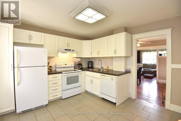 56 BARONS AVENUE N, Hamilton (Homeside), Ontario, L8H5A4