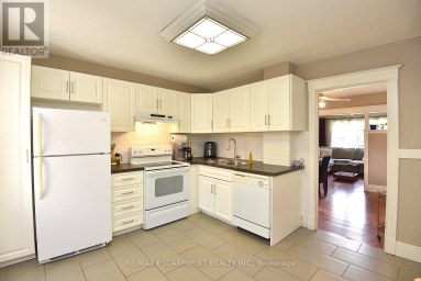 56 BARONS AVENUE N Hamilton (Homeside) Ontario photo 13