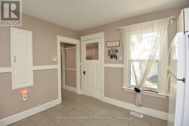 56 BARONS AVENUE N Hamilton (Homeside) Ontario photo 18