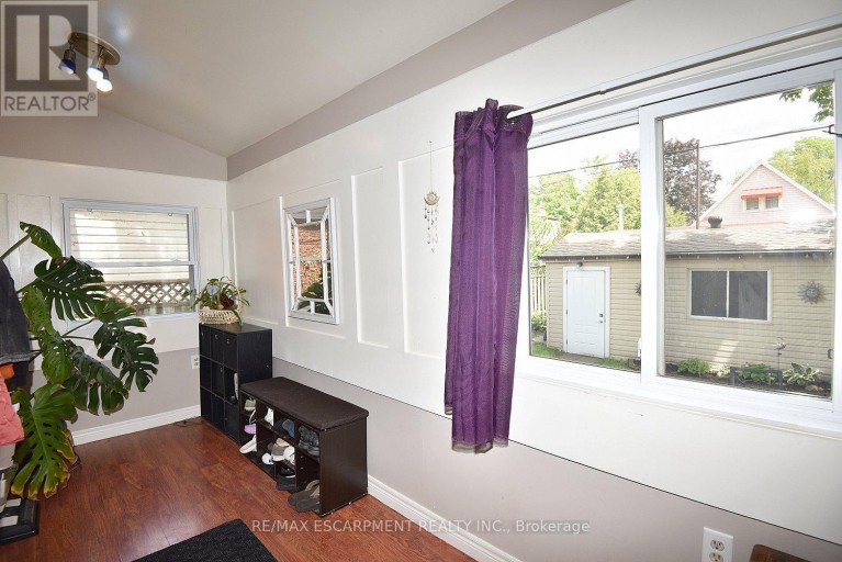 56 BARONS AVENUE N, Hamilton (Homeside), Ontario, L8H5A4