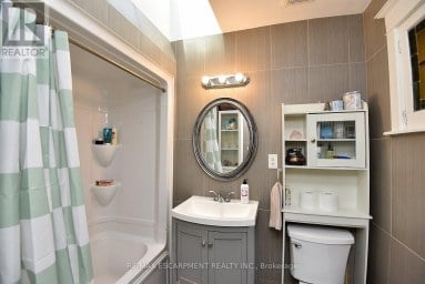 56 BARONS AVENUE N Hamilton (Homeside) Ontario photo 21