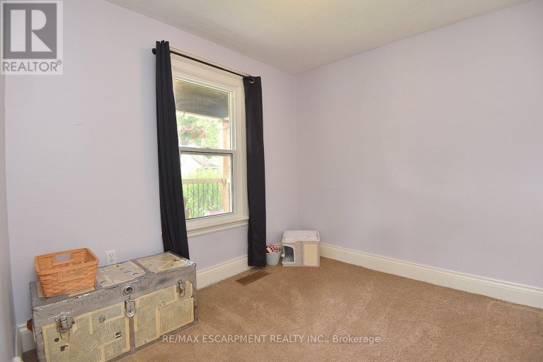 56 BARONS AVENUE N, Hamilton (Homeside), Ontario, L8H5A4