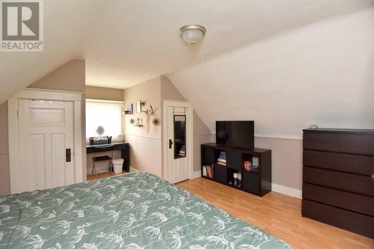 56 BARONS AVENUE N, Hamilton (Homeside), Ontario, L8H5A4