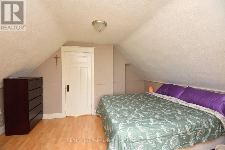56 BARONS AVENUE N, Hamilton (Homeside), Ontario, L8H5A4