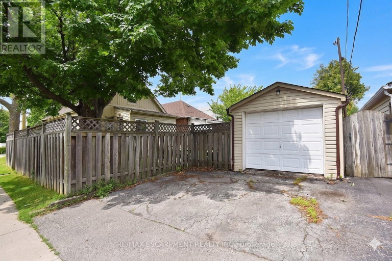 56 BARONS AVENUE N, Hamilton (Homeside), Ontario, L8H5A4