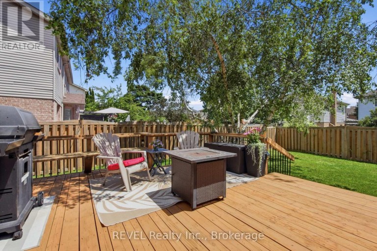 29 STRATTON CRESCENT, Whitby (Rolling Acres), Ontario, L1R1V4