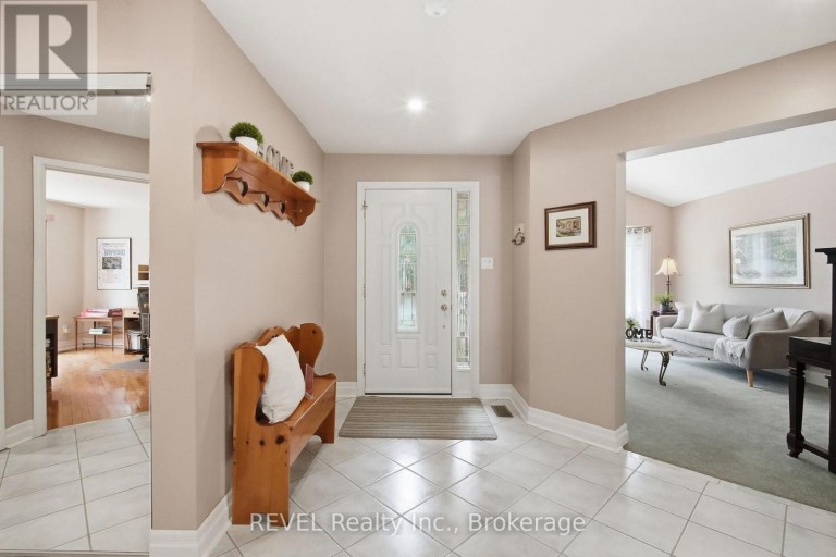 29 STRATTON CRESCENT, Whitby (Rolling Acres), Ontario, L1R1V4