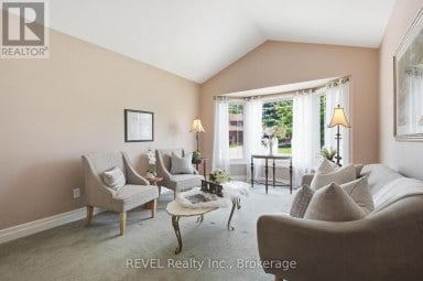 29 STRATTON CRESCENT Whitby (Rolling Acres) Ontario photo 6