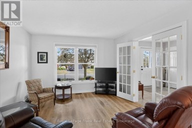 1544 GLENFOREST CRESCENT Peterborough (Monaghan Ward 2) Ontario photo 4