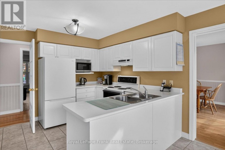 1544 GLENFOREST CRESCENT, Peterborough (Monaghan Ward 2), Ontario, K9K2J1