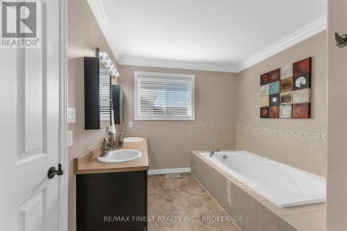 1208 GREENWOOD PARK DRIVE, Kingston (Kingston East (Incl Barret Crt)) Ontario