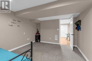 1208 GREENWOOD PARK DRIVE, Kingston (Kingston East (Incl Barret Crt)) Ontario