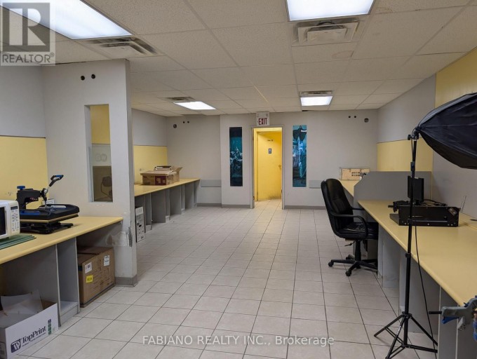 944 ST CLAIR AVENUE W, Toronto (Oakwood Village), Ontario, M6E2V1