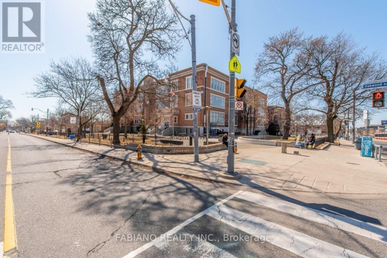 944 ST CLAIR AVENUE W, Toronto (Oakwood Village), Ontario, M6E2V1