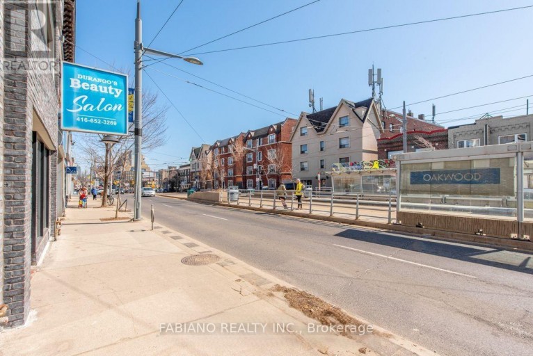 944 ST CLAIR AVENUE W, Toronto (Oakwood Village), Ontario, M6E2V1