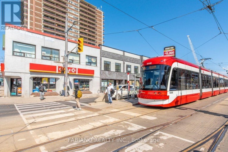 944 ST CLAIR AVENUE W, Toronto (Oakwood Village), Ontario, M6E2V1