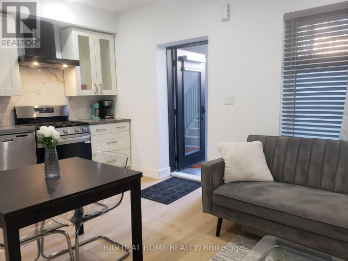 UNIT # 1 - 674 MANNING AVENUE, Toronto (Annex), Ontario, M6G2W4