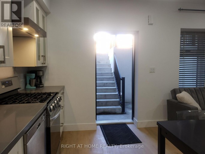 UNIT # 1 - 674 MANNING AVENUE, Toronto (Annex), Ontario, M6G2W4