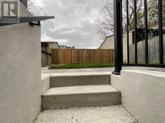 UNIT # 1 - 674 MANNING AVENUE, Toronto (Annex), Ontario, M6G2W4