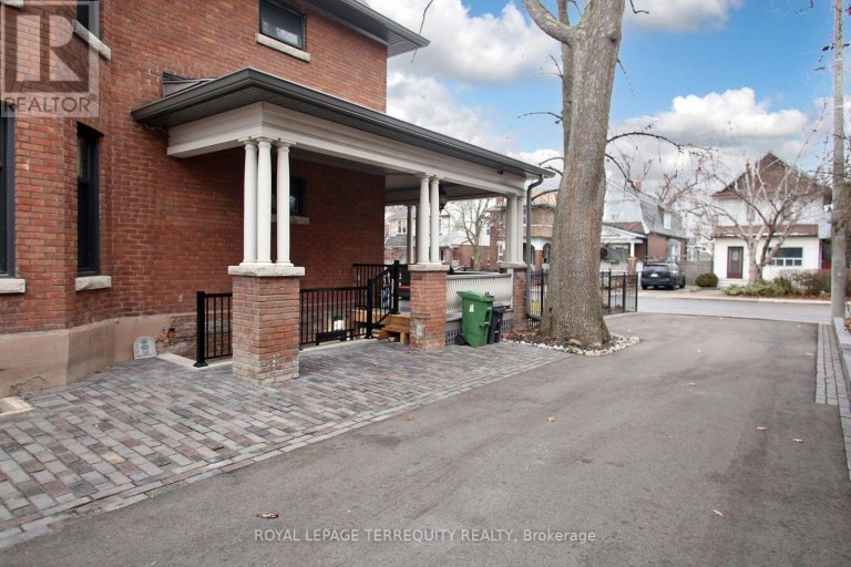 BSMT - 354 MAIN STREET, Toronto (Woodbine-Lumsden), Ontario, M4C4X7